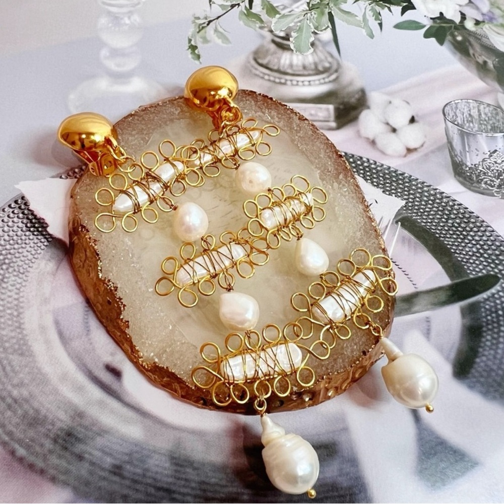 Oscar De La Renta clip on earrings